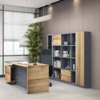 辦公室裝修定制柜子還是現(xiàn)場(chǎng)木工做